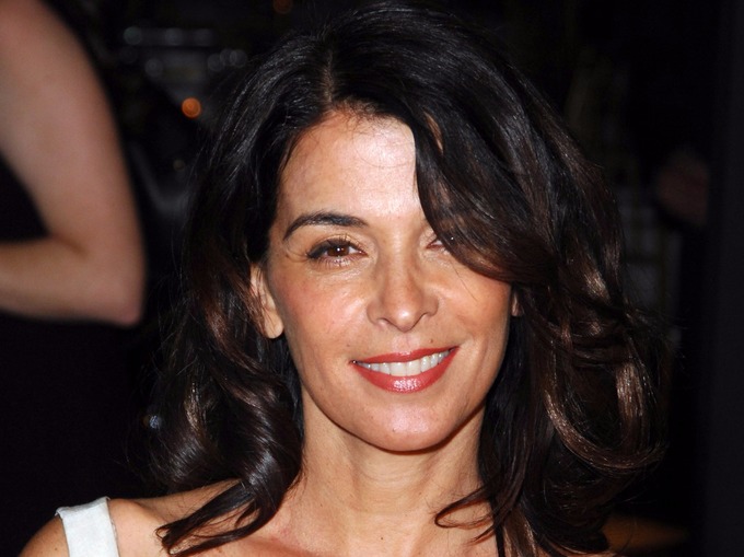 Annabella Sciorra Body Measurements Boobs Waist Hips