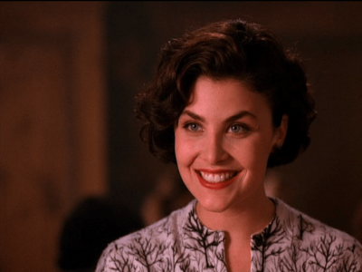 Sherilyn Fenn – All Body Measurements Including Boobs, Waist, Hips and More