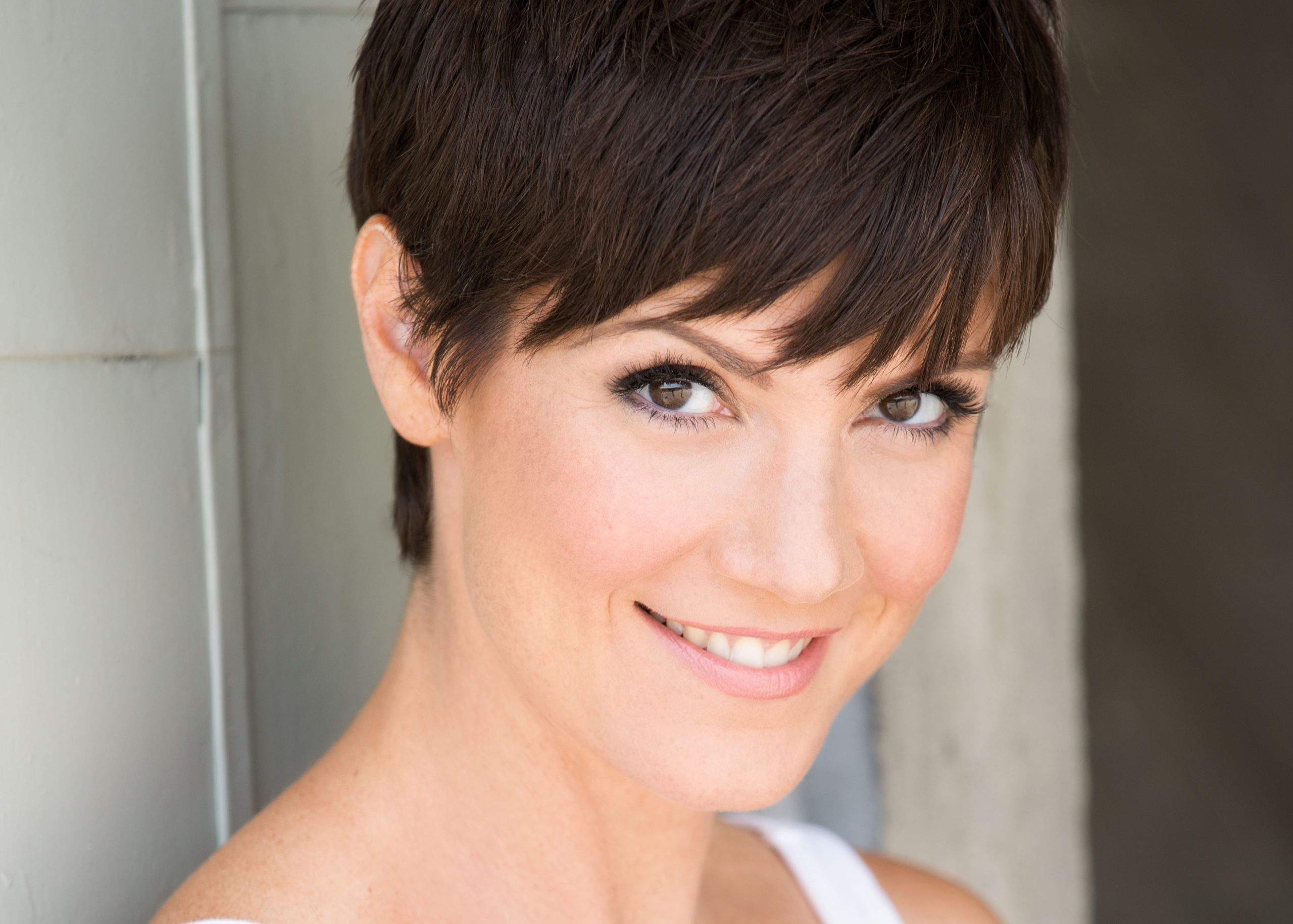 Zoe McLellan Body Measurements Boobs Waist Hips