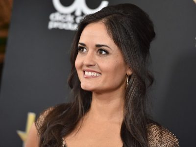 Danica McKellar – All Body Measurements Including Boobs, Waist, Hips and More