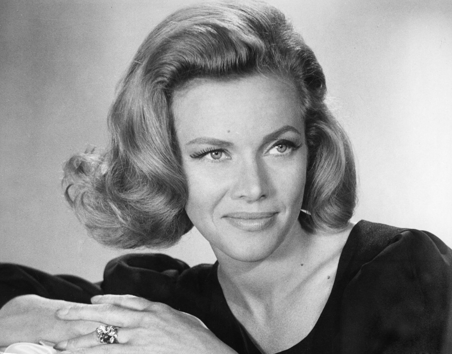 Honor Blackman - All Body Measurements Including Boobs, Waist, Hips and More - Measurements Info