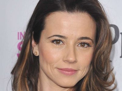 Linda Cardellini – All Body Measurements Including Boobs, Waist, Hips and More