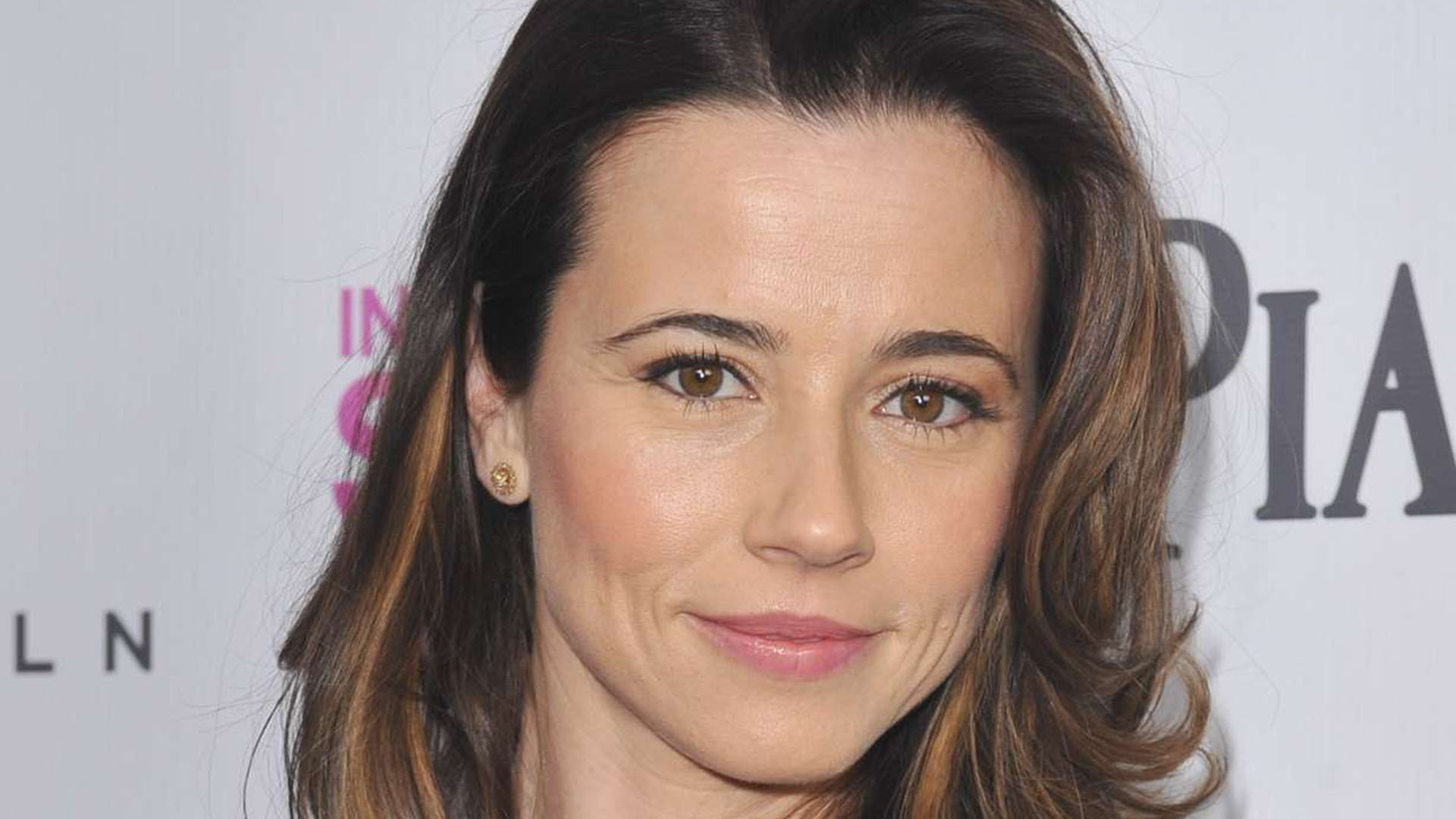 Linda Cardellini Body Measurements Boobs Waist Hips