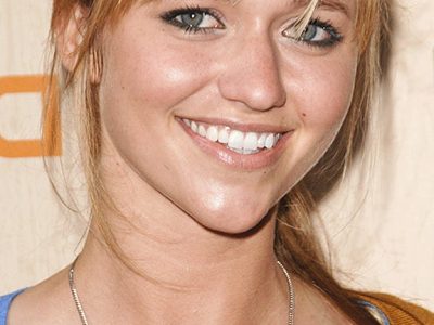 Johanna Braddy – Boob Size and Measurements